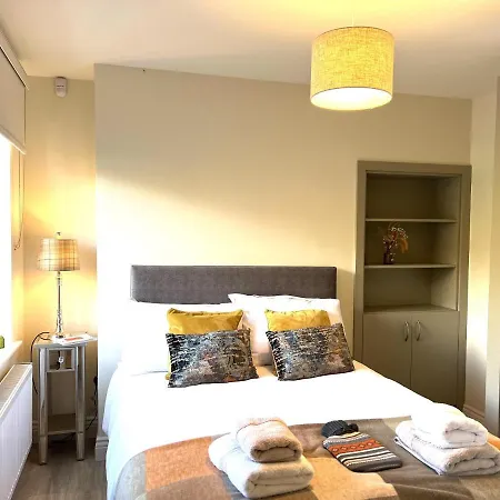 4 Bed House Sleeps 7 - Parking Garden Wifi Tatil Evi *