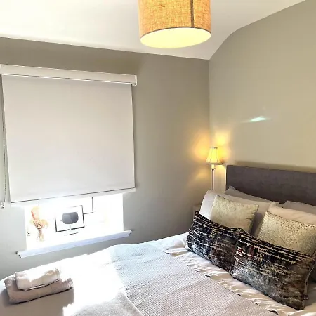 4 Bed House Sleeps 7 - Parking Garden Wifi * Killarney
