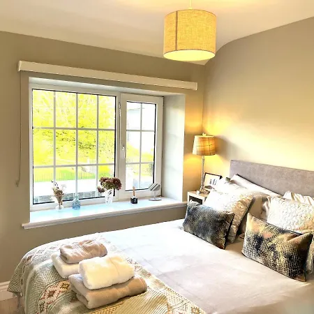 Charming Cosy 4-bed House In Dom wakacyjny