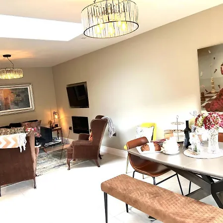 Charming Cosy 4-bed House In Dom wakacyjny Killarney