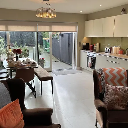 Holiday home 4 Bed House Sleeps 7 - Parking Garden Wifi Killarney