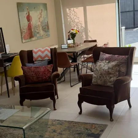 4 Bed House Sleeps 7 - Parking Garden Wifi Killarney