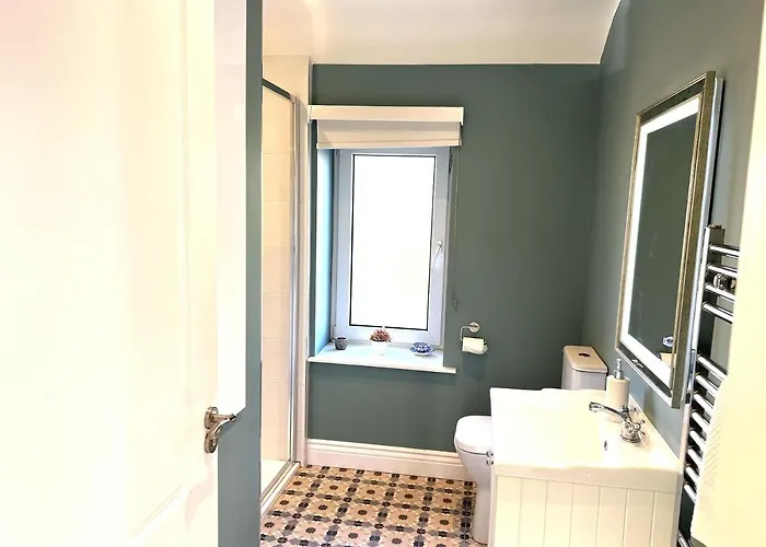 4 Bed House Sleeps 7 - Parking Garden Wifi * Killarney