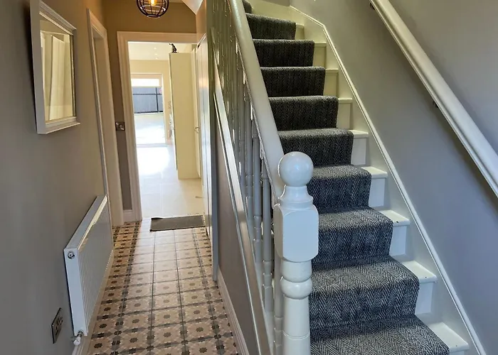 4 Bed House Sleeps 7 - Parking Garden Wifi Килларни