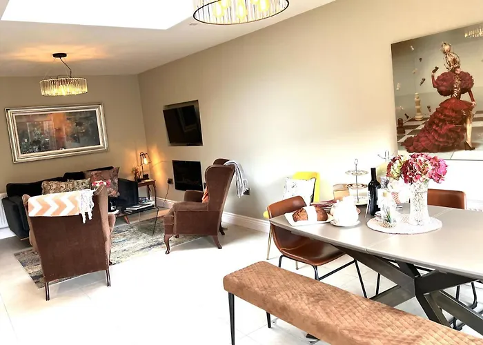 4 Bed House Sleeps 7 - Parking Garden Wifi Сasa de vacaciones Killarney