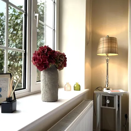 Prázdninový dům 4 Bed House Sleeps 7 - Parking Garden Wifi *