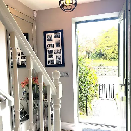 4 Bed House Sleeps 7 - Parking Garden Wifi Killarney