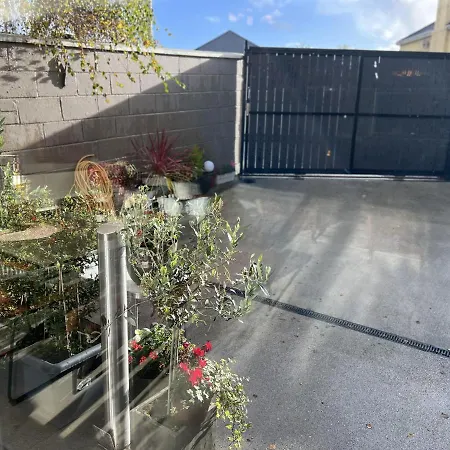 4 Bed House Sleeps 7 - Parking Garden Wifi * Killarney