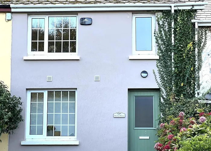 4 Bed House Sleeps 7 - Parking Garden Wifi